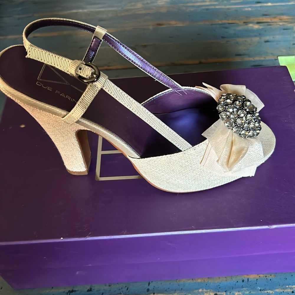 Due Farina size 7 heels
